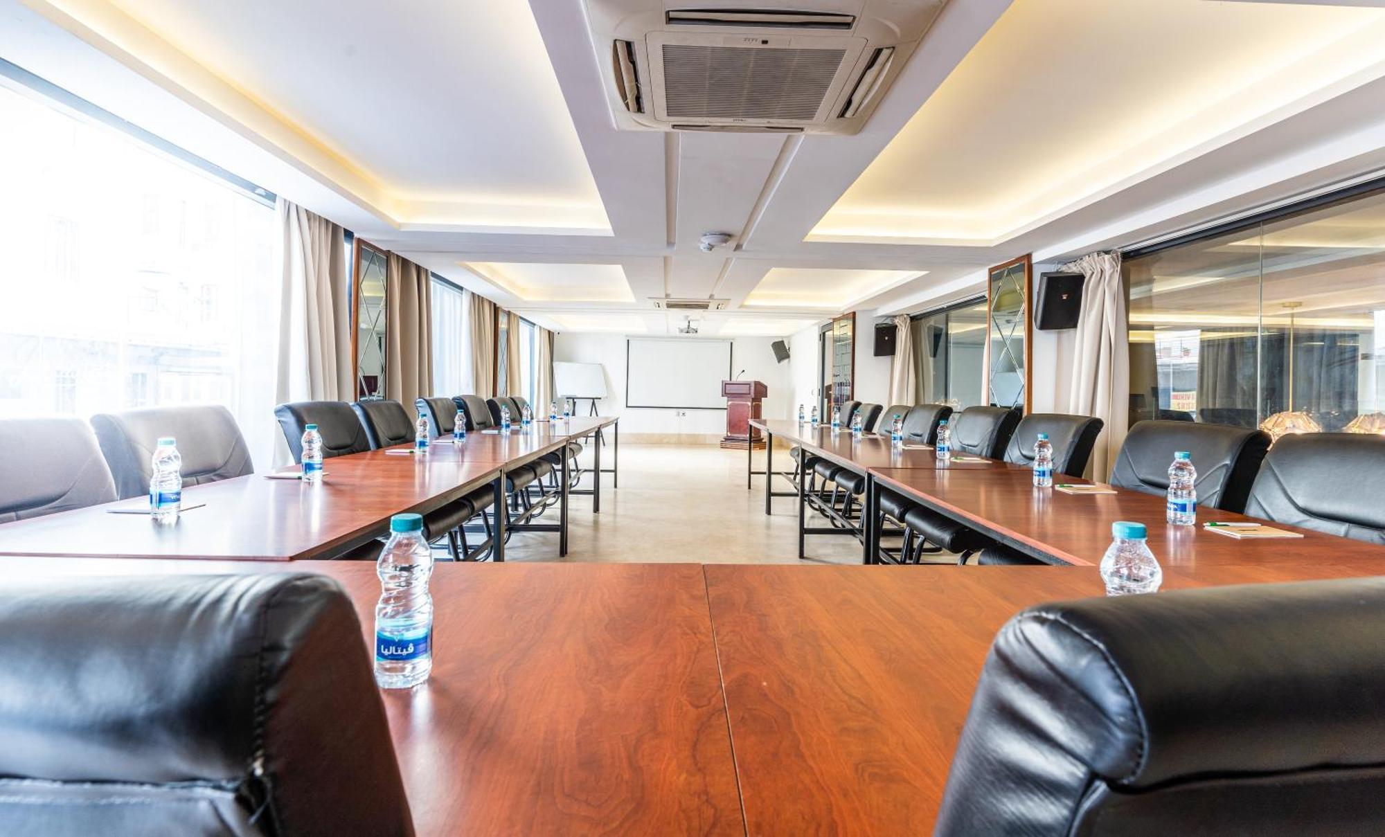 One Hotel Casablanca Bagian luar foto Meeting room