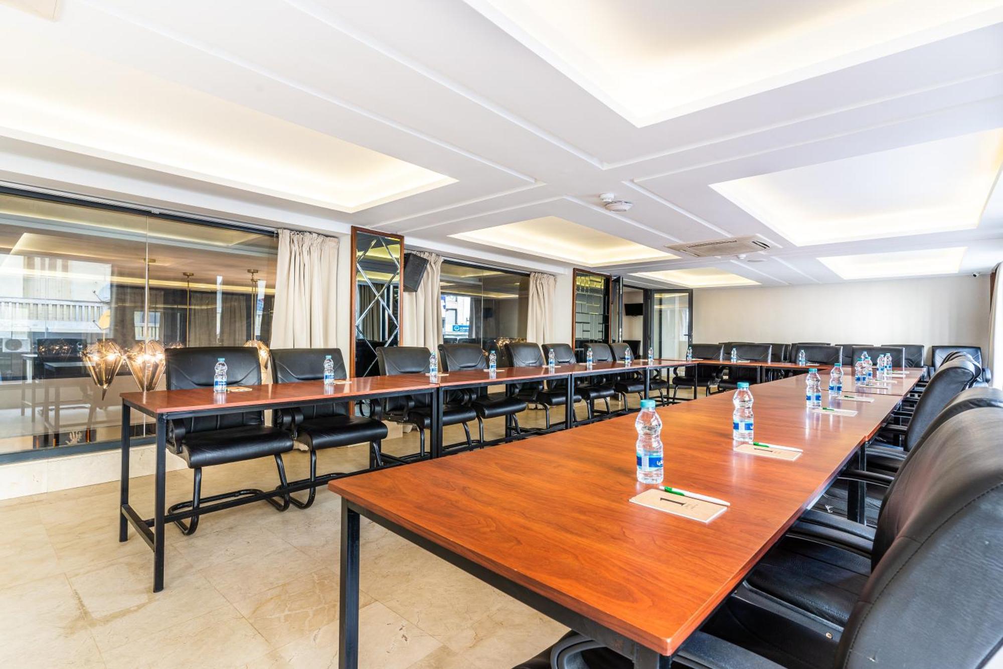 One Hotel Casablanca Bagian luar foto Meeting room