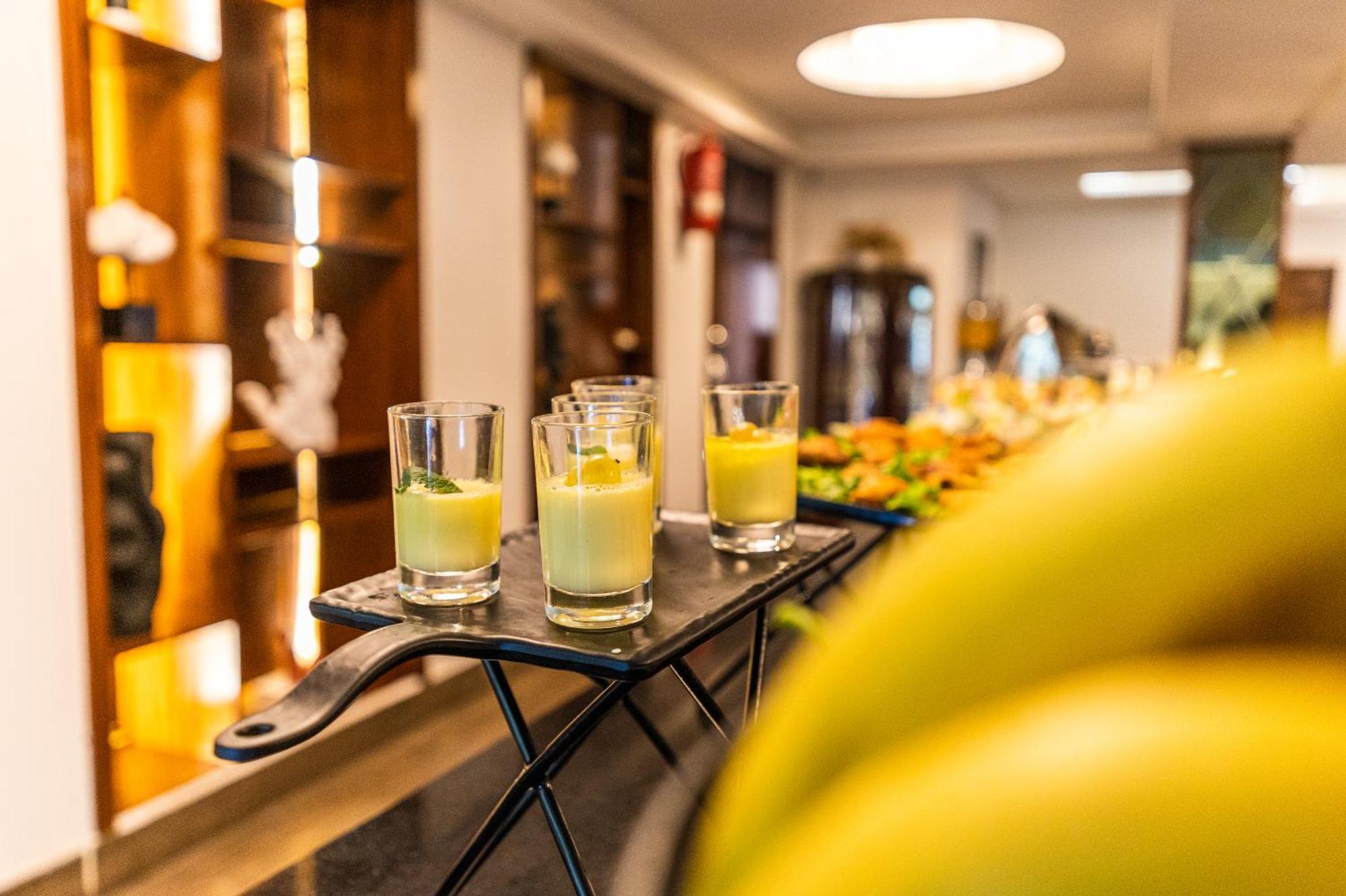One Hotel Casablanca Bagian luar foto A buffet at a hotel