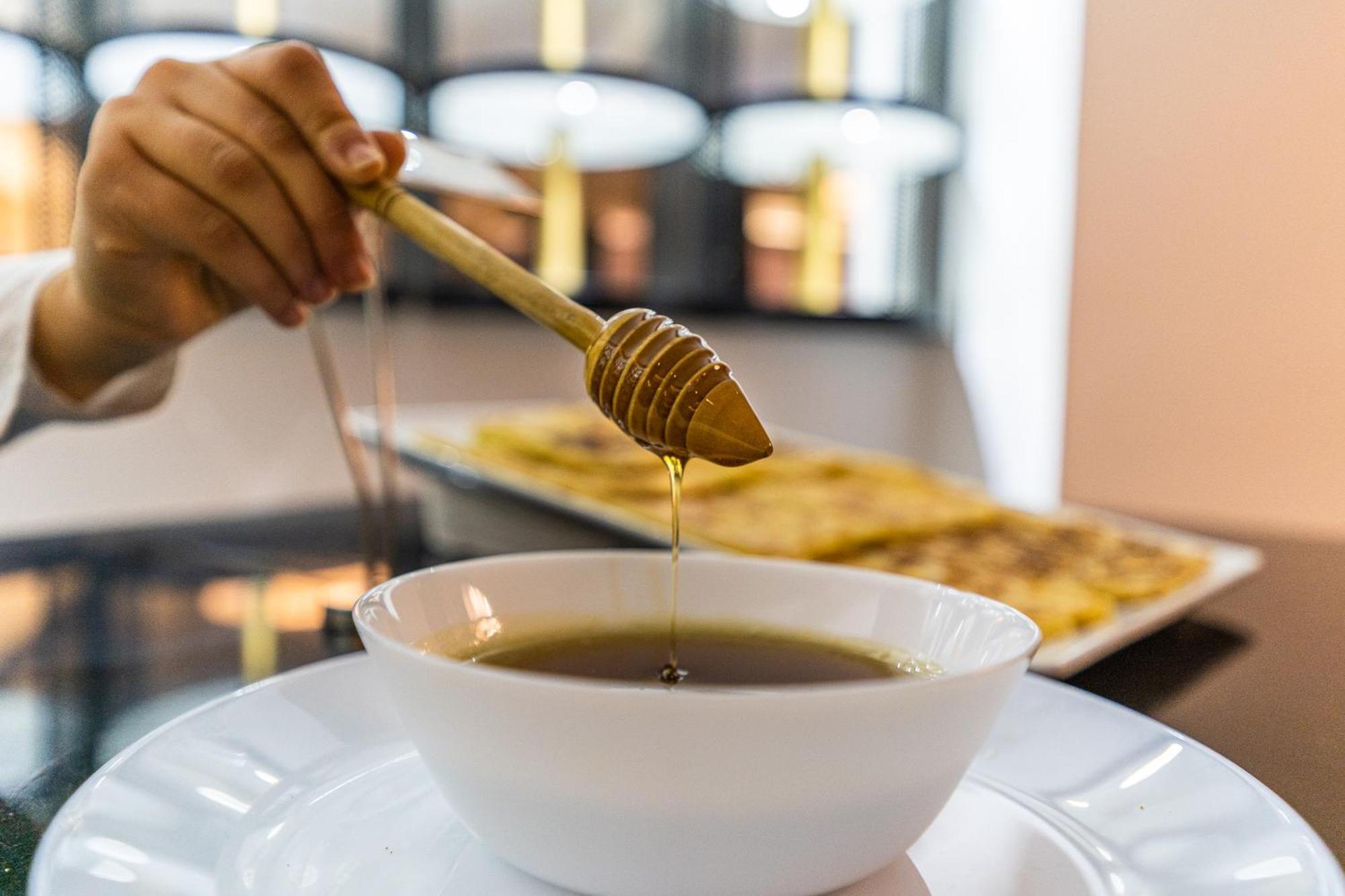 One Hotel Casablanca Bagian luar foto Honey being drizzled from a honey dipper