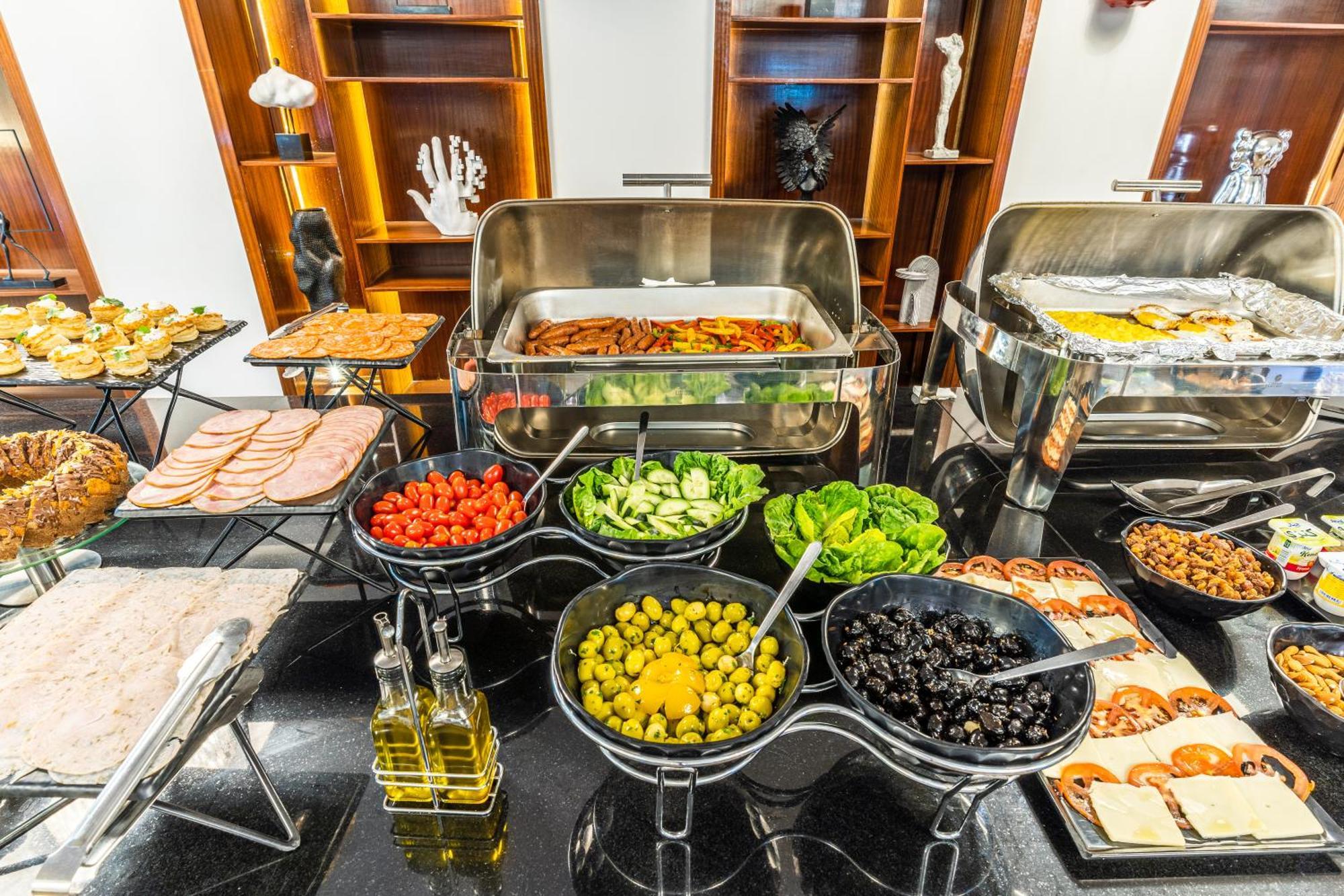 One Hotel Casablanca Bagian luar foto A salad bar